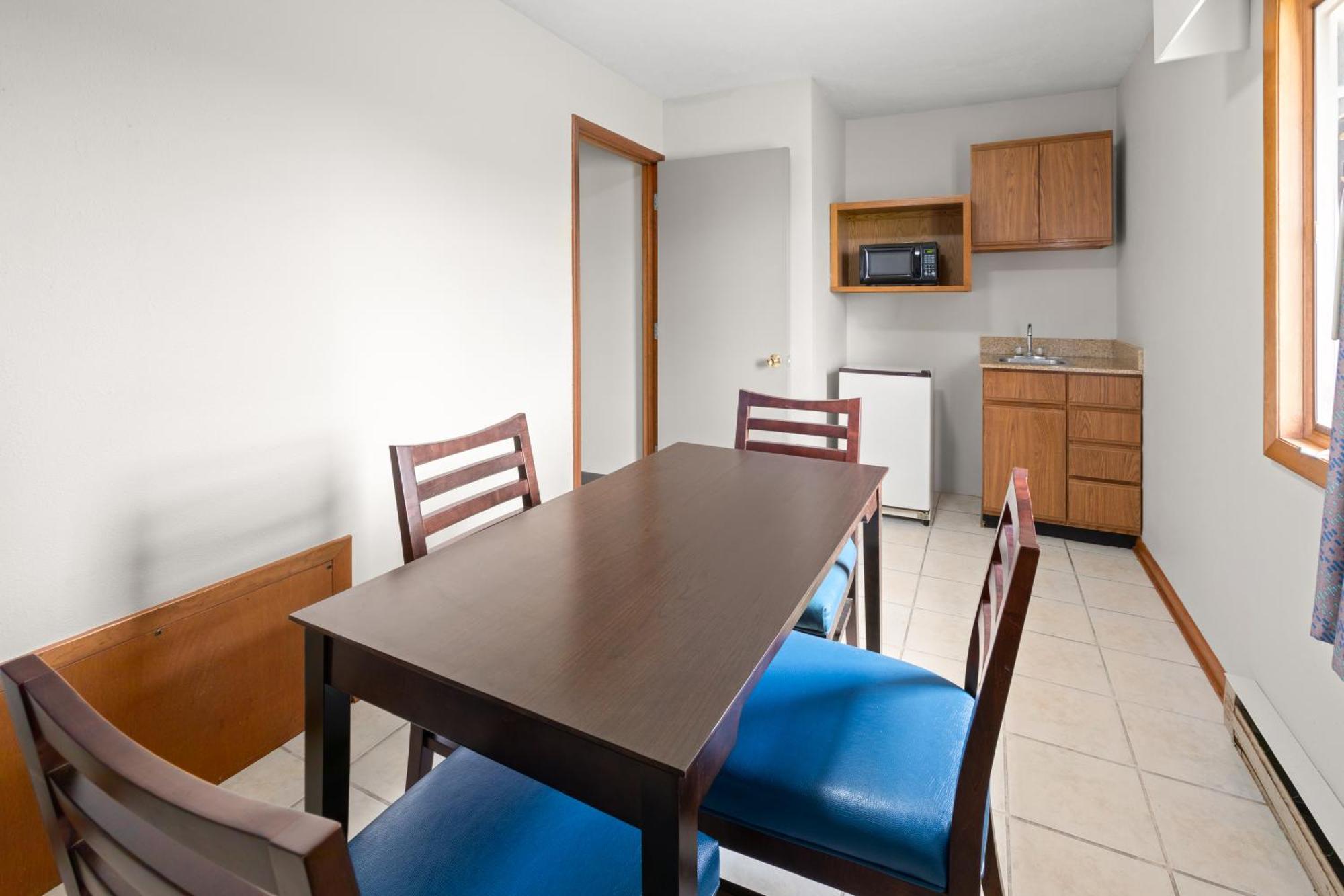 Days Inn By Wyndham Wauseon Exterior photo